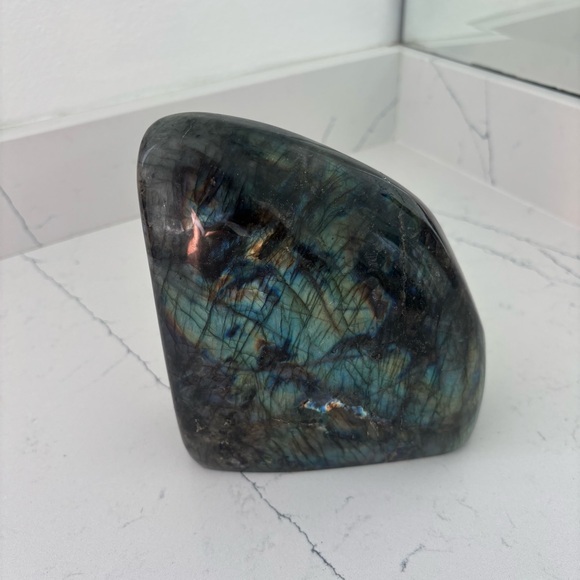 Labradorite Crystal - Picture 1 of 3
